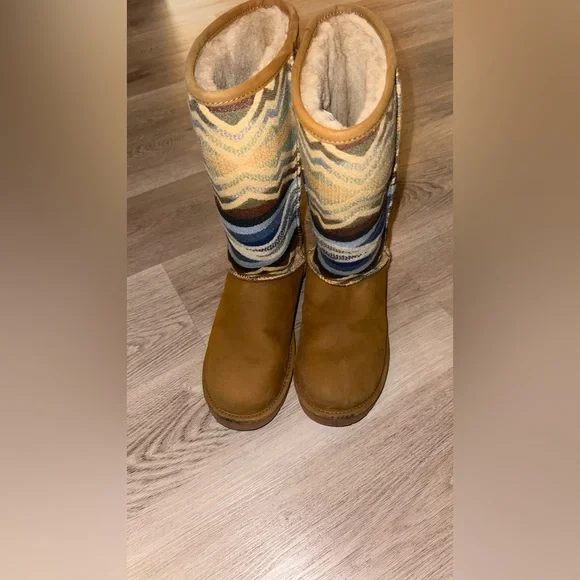 UGG & Pendleton Collection US size 9
PRE-owned - Picture 1 of 9